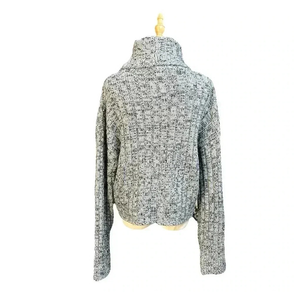 Urban Outfitters Turtleneck Sweater Size L - Picture 2 of 4